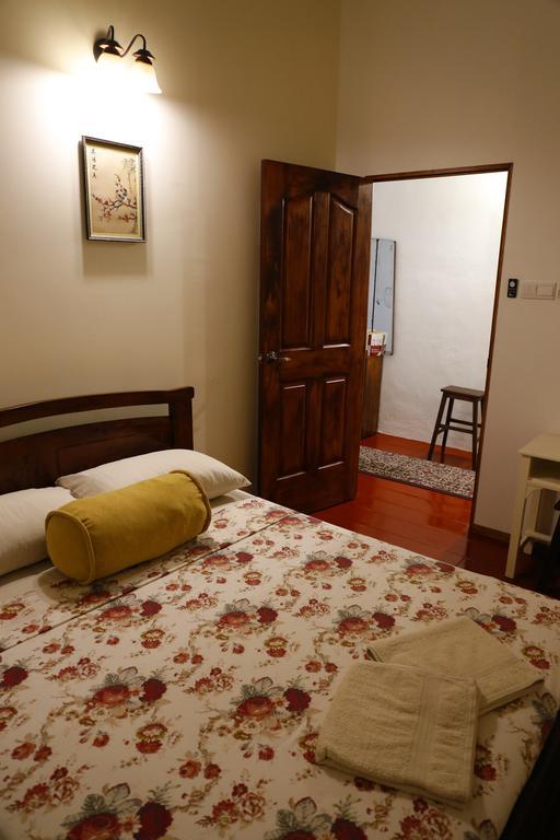 Sojourn Beds & Cafe Hotel Taiping Room photo